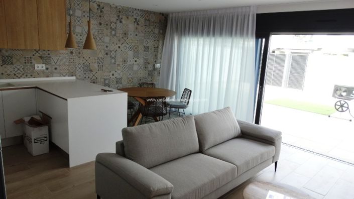 Image No.13-3 Bed Townhouse for sale