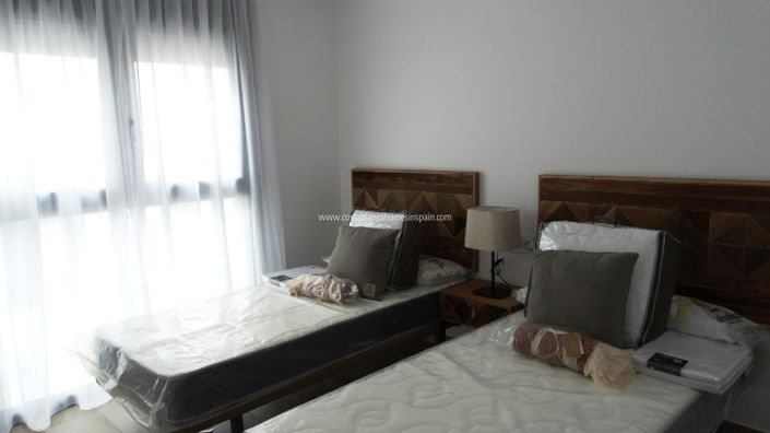 Image No.19-3 Bed Townhouse for sale