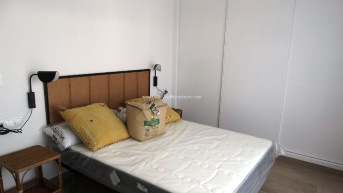 Image No.25-3 Bed Townhouse for sale