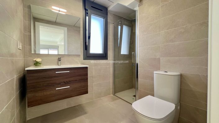 Image No.13-3 Bed Townhouse for sale