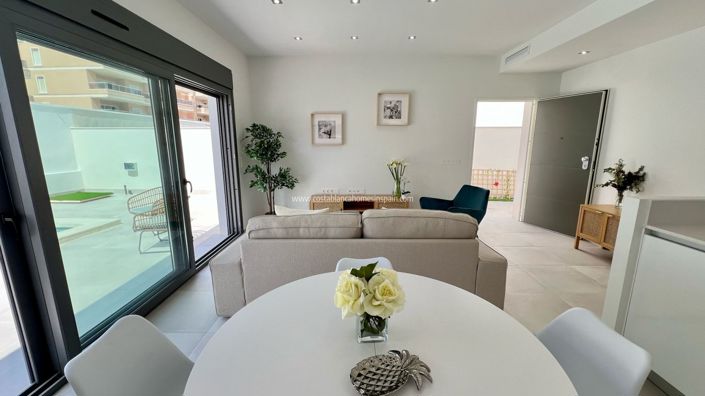 Image No.6-3 Bed Townhouse for sale