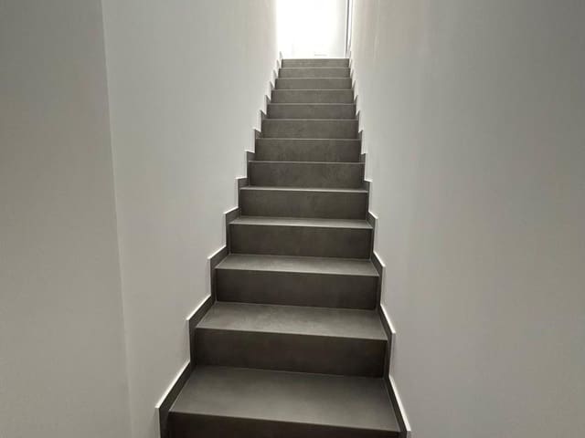 Image No.13-3 Bed Property for sale