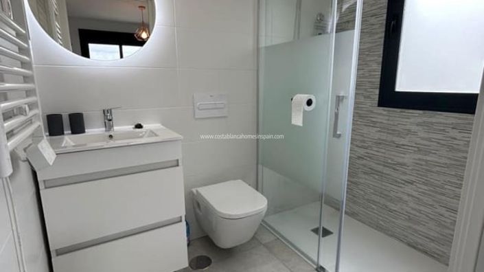 Image No.19-3 Bed Property for sale