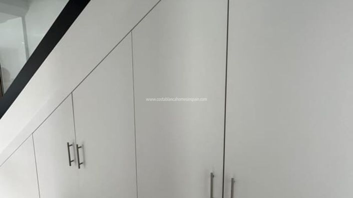 Image No.29-3 Bed Property for sale