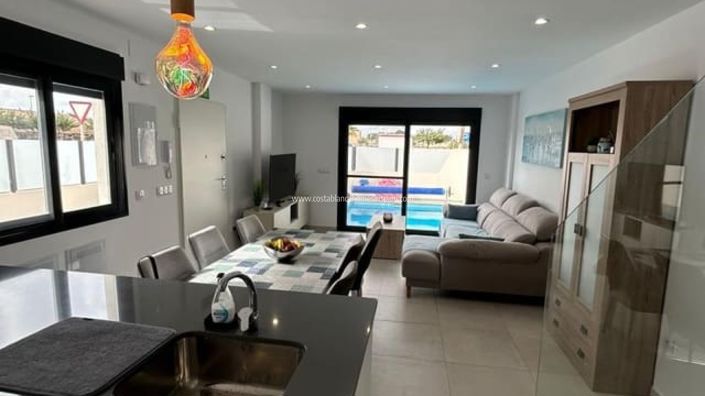 Image No.31-3 Bed Property for sale