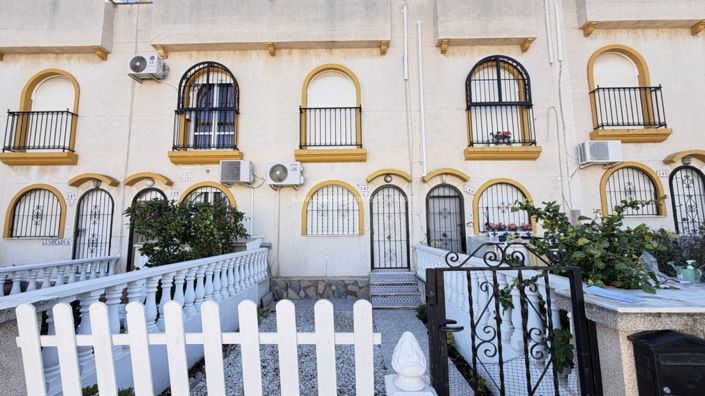 Image No.25-2 Bed Townhouse for sale