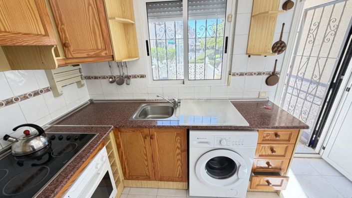 Image No.6-2 Bed Townhouse for sale