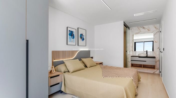 Image No.20-3 Bed Apartment for sale