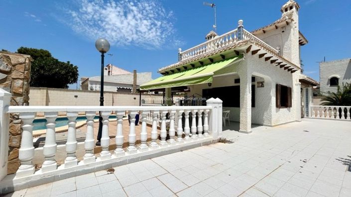Image No.2-4 Bed Villa for sale