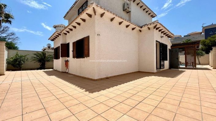 Image No.24-4 Bed Villa for sale