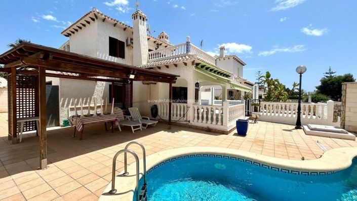 Image No.3-4 Bed Villa for sale