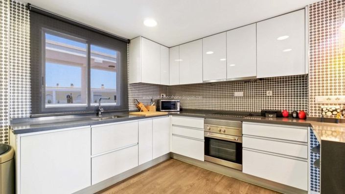 Image No.8-3 Bed Apartment for sale