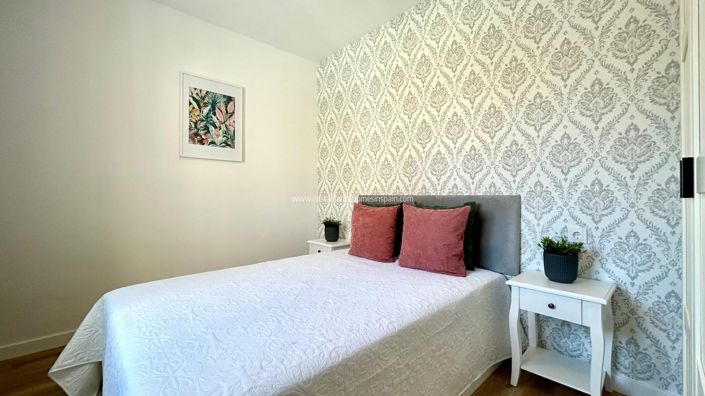 Image No.19-3 Bed Townhouse for sale