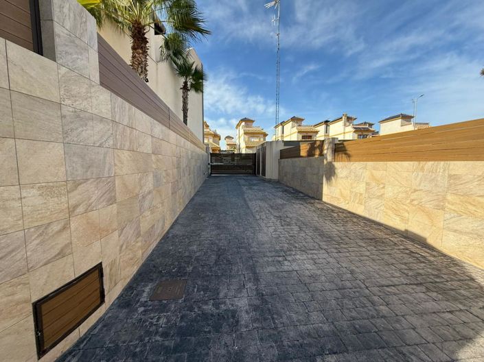 Image No.3-3 Bed Villa for sale