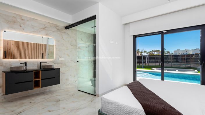 Image No.24-3 Bed Villa for sale