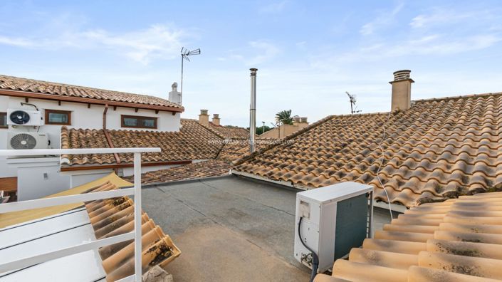 Image No.17-2 Bed Townhouse for sale