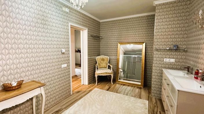 Image No.15-5 Bed Villa for sale