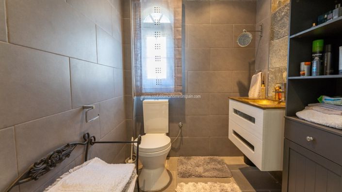 Image No.19-4 Bed Villa for sale