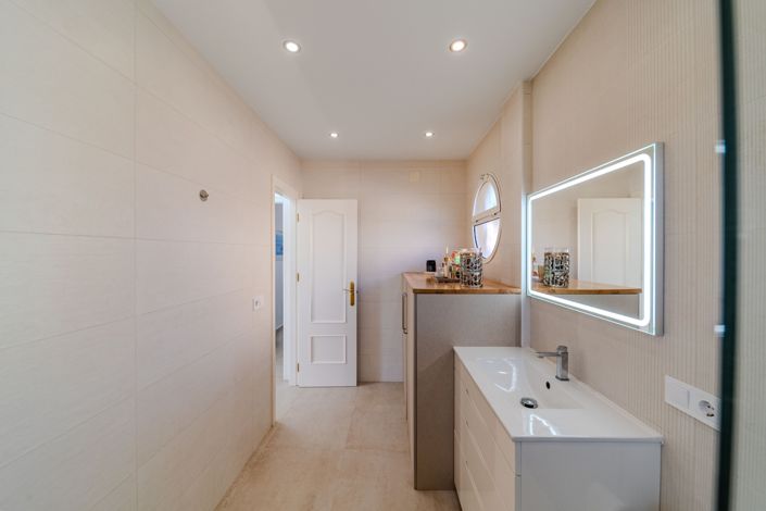 Image No.27-3 Bed Villa for sale