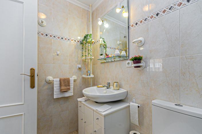 Image No.14-2 Bed Property for sale