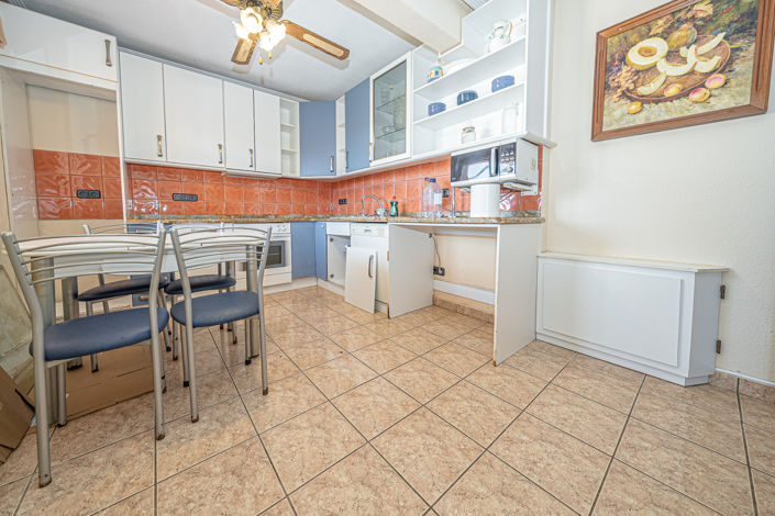 Image No.10-4 Bed Property for sale