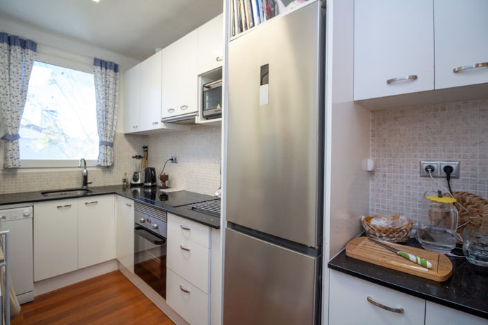 Image No.12-2 Bed Property for sale