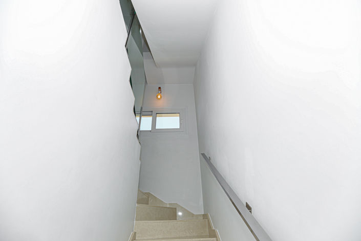 Image No.19-3 Bed Property for sale