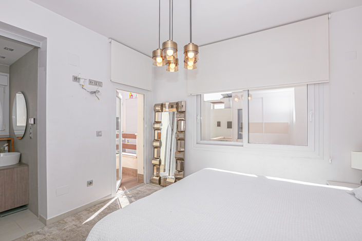 Image No.21-3 Bed Property for sale