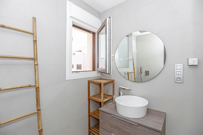 Image No.23-3 Bed Property for sale