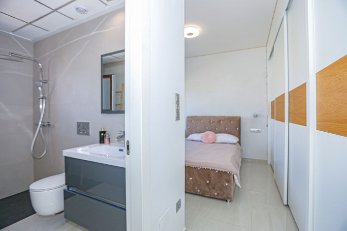 Image No.28-3 Bed Property for sale