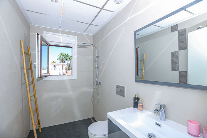 Image No.29-3 Bed Property for sale