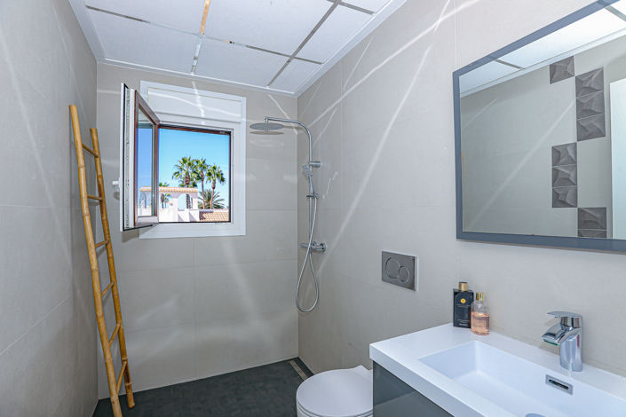 Image No.30-3 Bed Property for sale