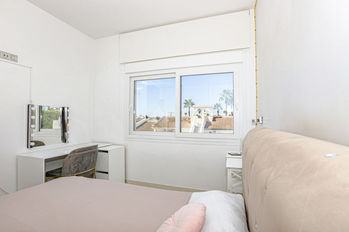 Image No.32-3 Bed Property for sale