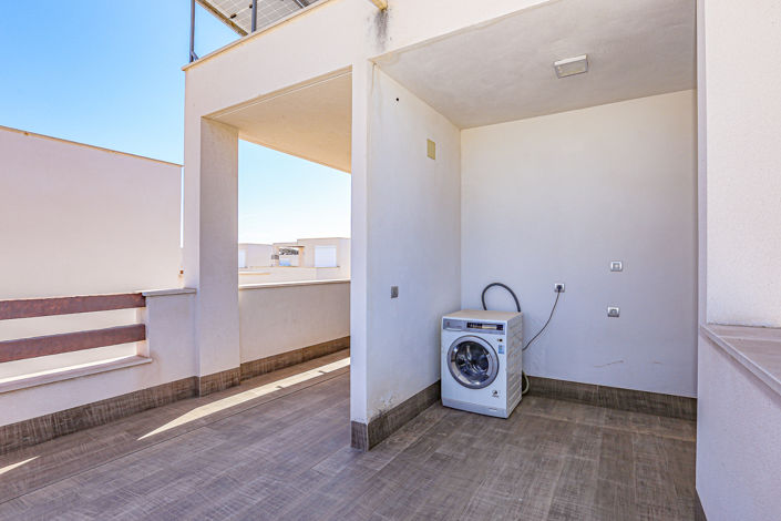 Image No.40-3 Bed Property for sale