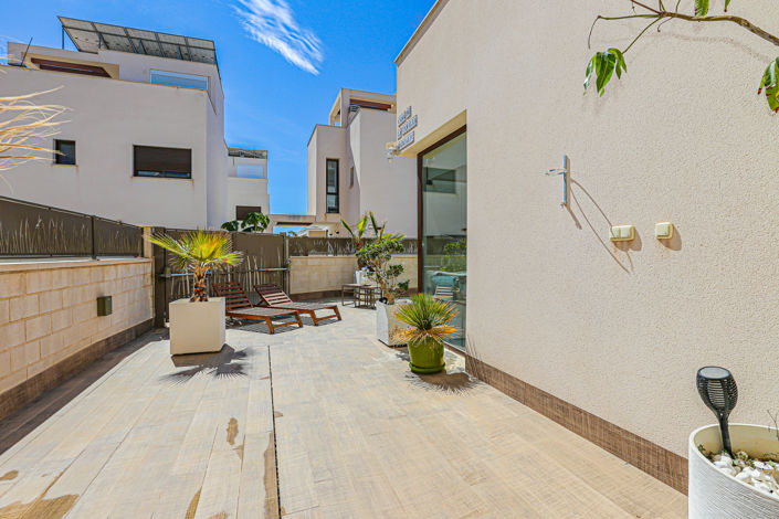 Image No.45-3 Bed Property for sale