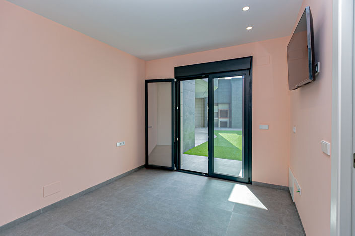 Image No.33-5 Bed Townhouse for sale