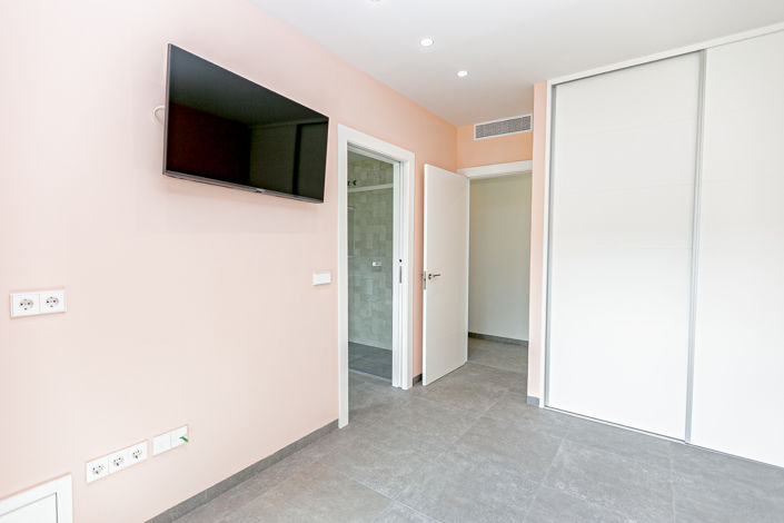 Image No.35-5 Bed Townhouse for sale