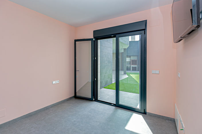 Image No.36-5 Bed Townhouse for sale