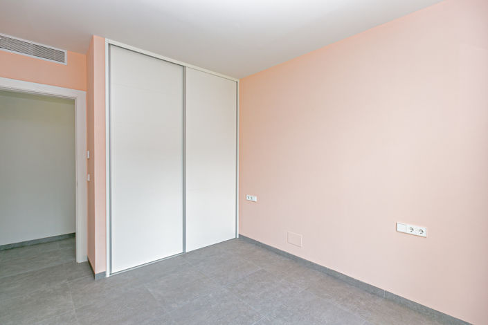 Image No.37-5 Bed Townhouse for sale