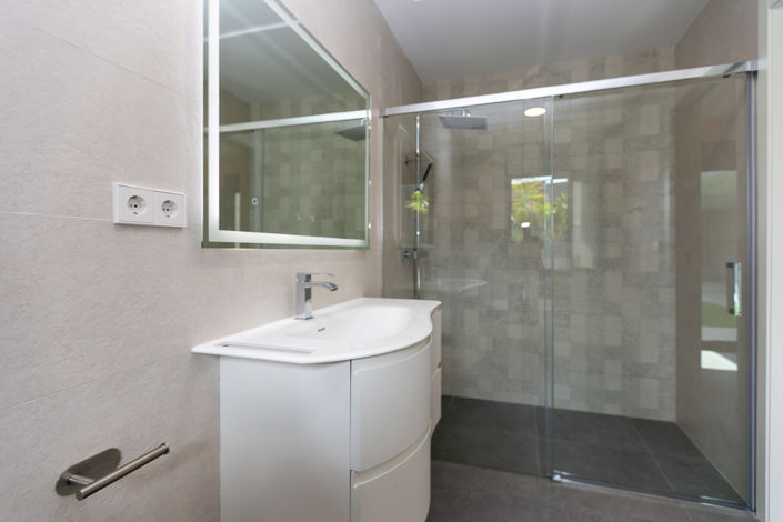 Image No.40-5 Bed Townhouse for sale