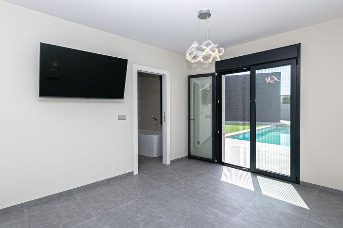 Image No.44-5 Bed Townhouse for sale