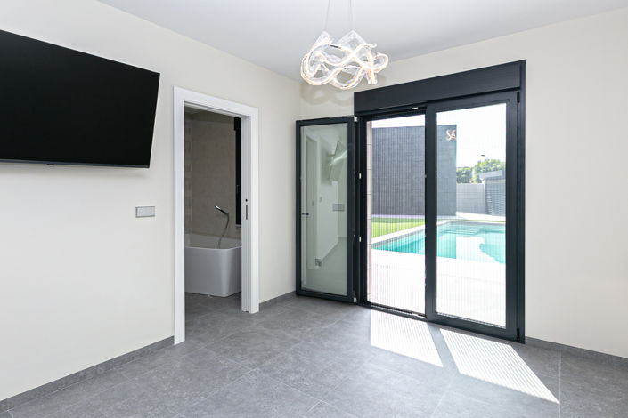 Image No.45-5 Bed Townhouse for sale