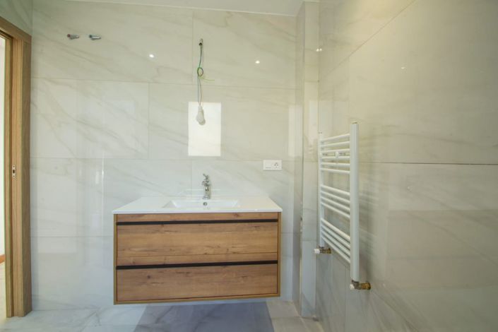 Image No.13-4 Bed Property for sale