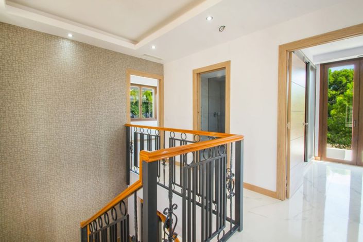 Image No.14-4 Bed Property for sale