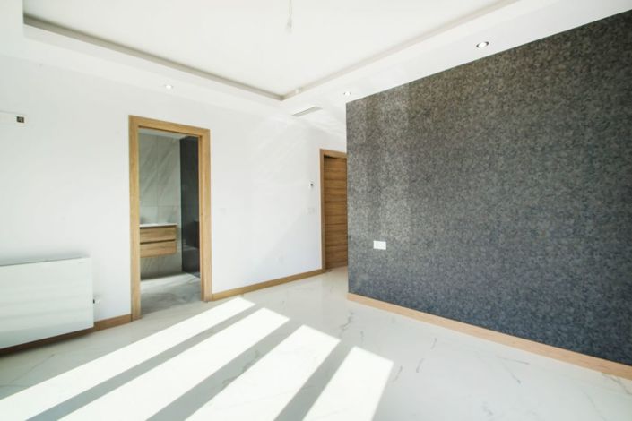 Image No.18-4 Bed Property for sale