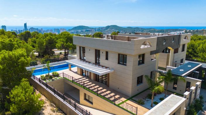 Image No.24-4 Bed Property for sale