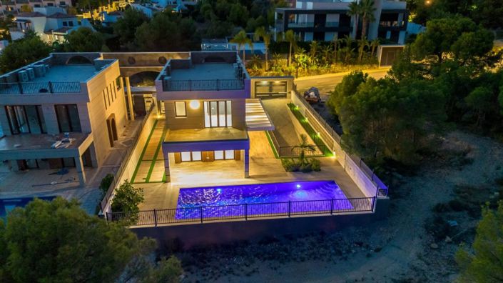 Image No.25-4 Bed Property for sale