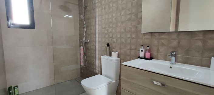 Image No.18-3 Bed Villa for sale