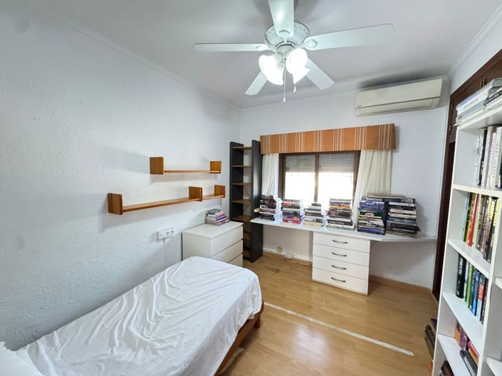 Image No.12-3 Bed Property for sale