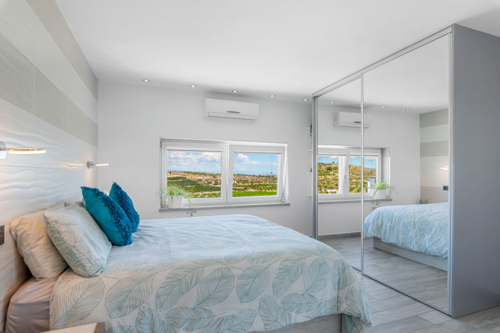 Image No.42-5 Bed Property for sale